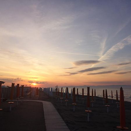 Hotel Baywatch Margherita Di Savoia Zewnętrze zdjęcie